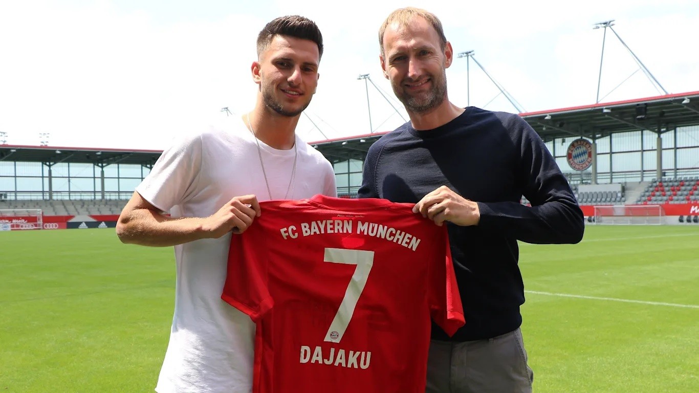 Bayern zyrtarizon marrëveshjen me futbollistin shqiptar, Leon Dajakun