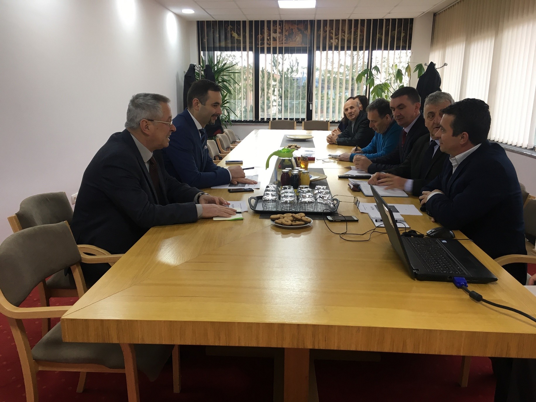Lluka premton mbështetje për projektet në Pejë dhe në Istog