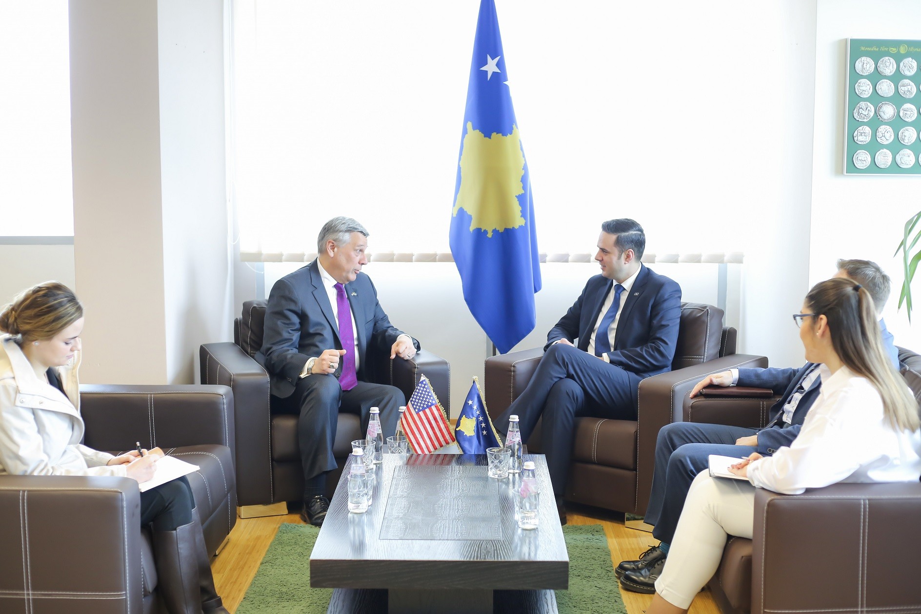 Ambasadori Kosnett mirëpret luftën kundër korrupsionit