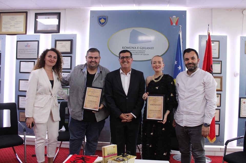 Gjilani nderon personalitetet e vitit, Adriana Matoshi dhe Fatmir Spahiu