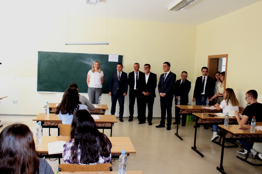 Haziri e Bytyçi urojnë suksese nxënësve që janë në testin e matures