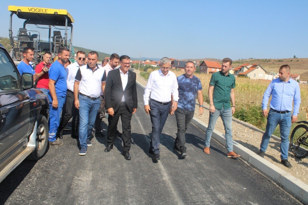Haziri inspekton punimet në përmbylljen e rrugë së Cernicës