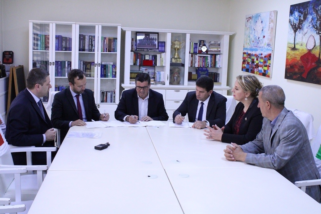 Gjilani nënshkruan marrëveshjen 26 milionëshe me BERZH’in për ndërtimin e impiantit