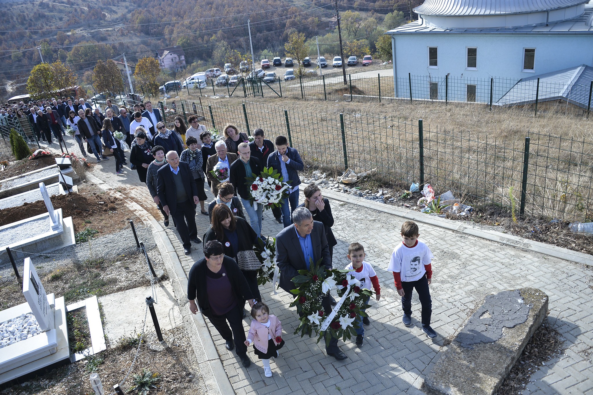 Lëvizja VETËVENDOSJE! bën homazhe tek varri i Astrit Deharit