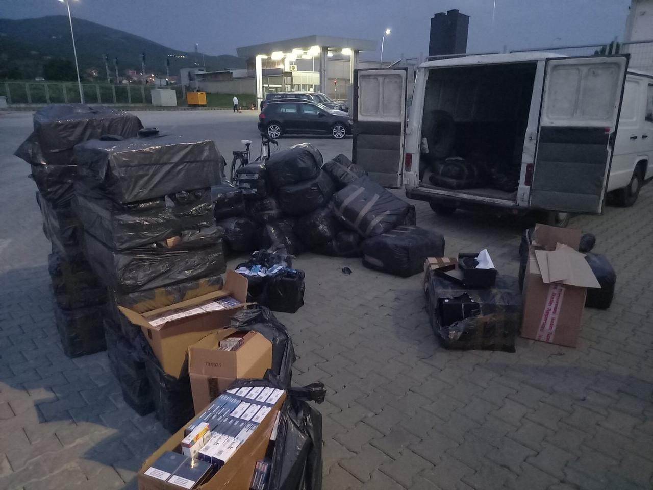 Arrestohet personi që kalojë ilegalisht kufirin më mallra të kontrabanduara nga Serbia