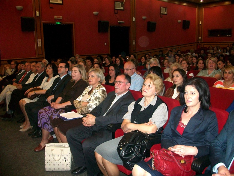 Vlerësohet lart roli i mamive në Kosovë