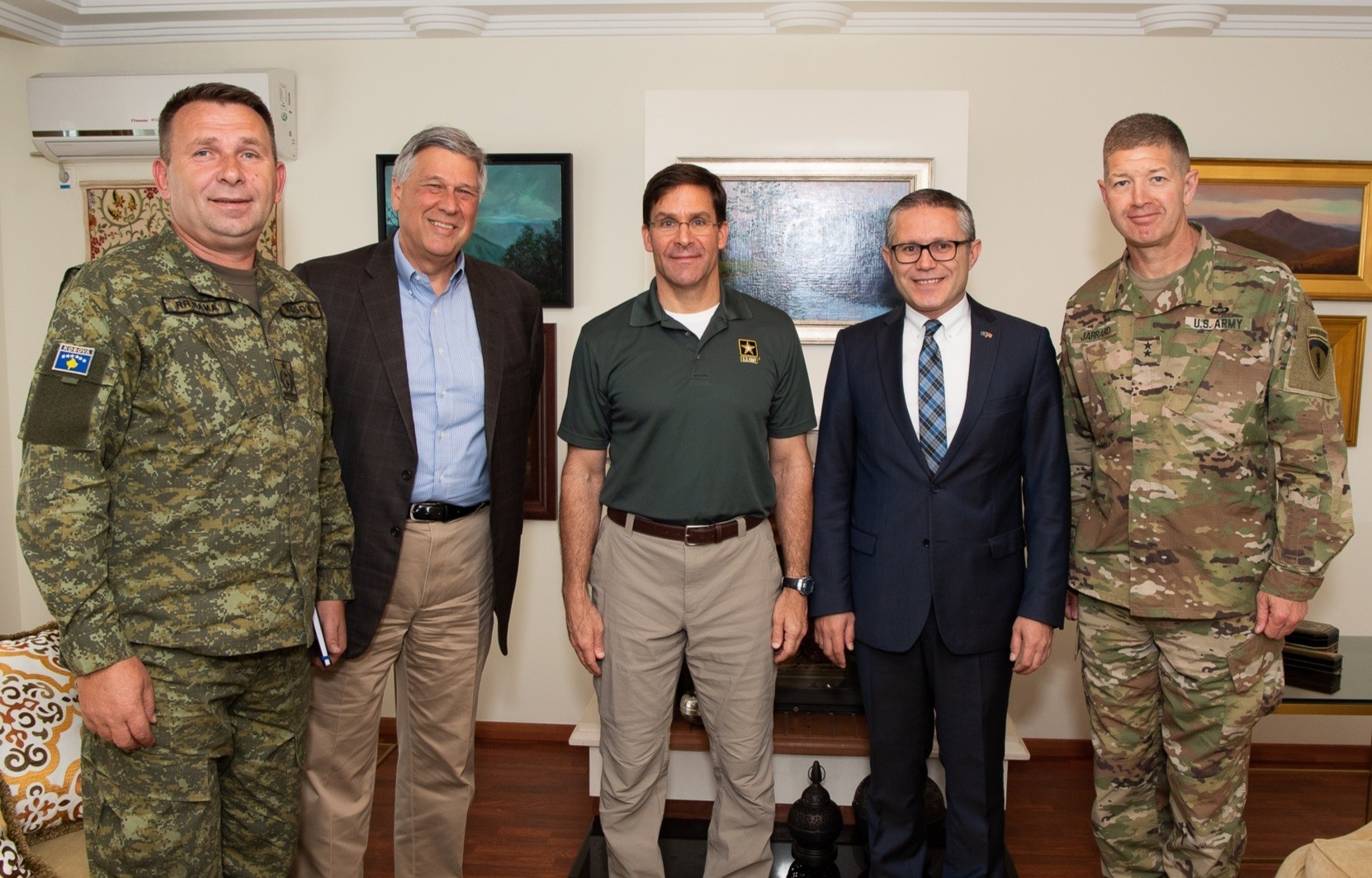 Sekretari i Ushtrisë Amerikane, Mark Esper qëndroi për vizitë në Kosovë