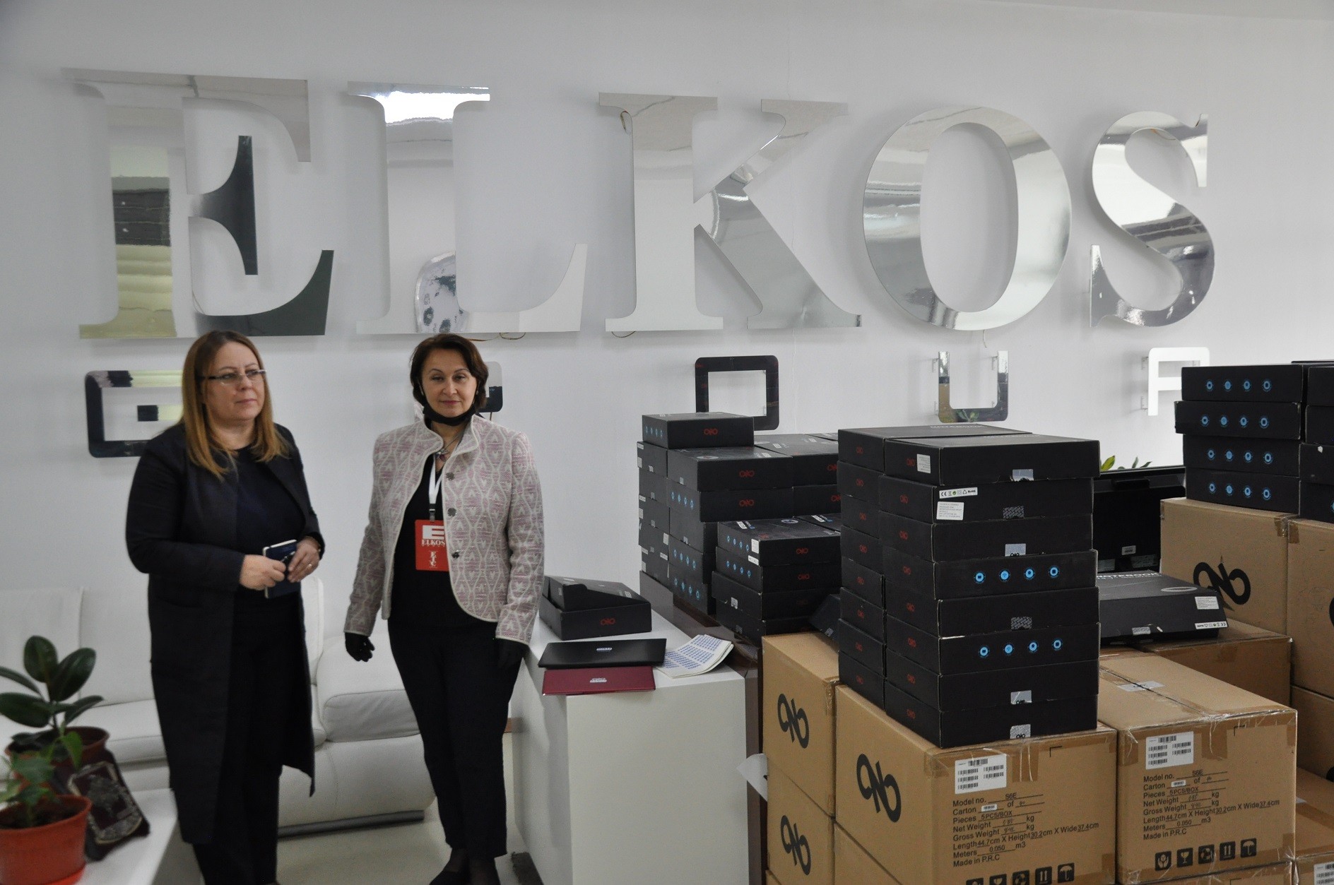 MASHT pranoi donacionin prej 460 laptopëve nga “Elkos Grup-ETC”