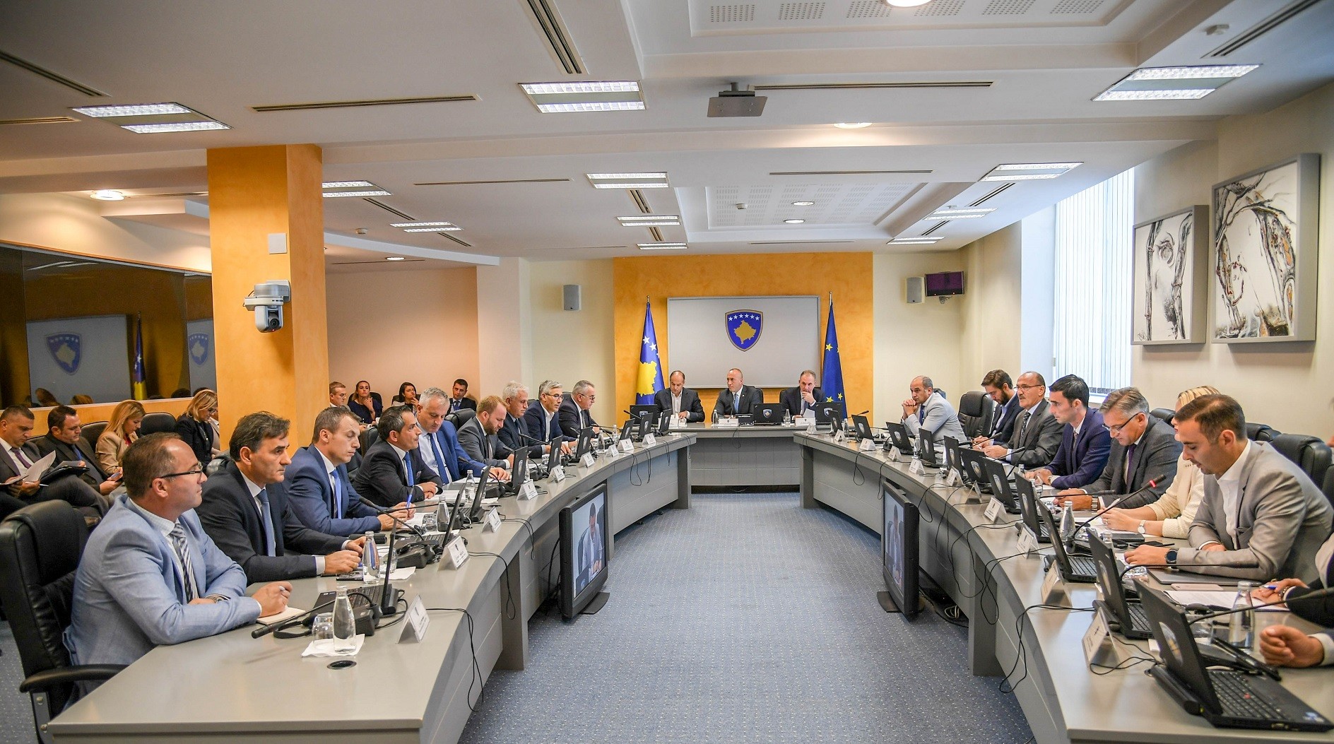 Qeveria miratoi Projektligjin për financimin e partive politike