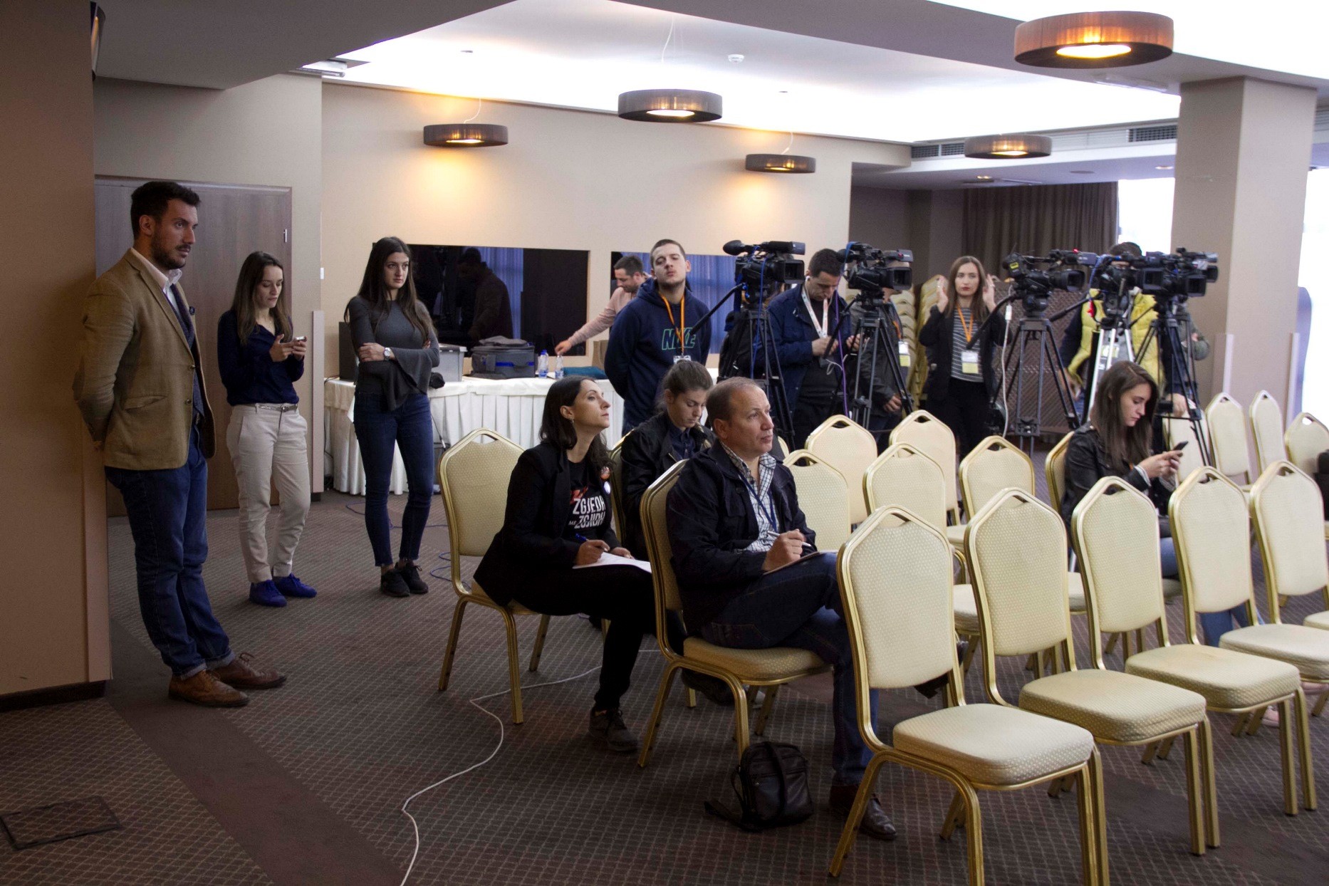 DnV: Procesi i votimit fillon me probleme, mungojnë vulat në Deçan