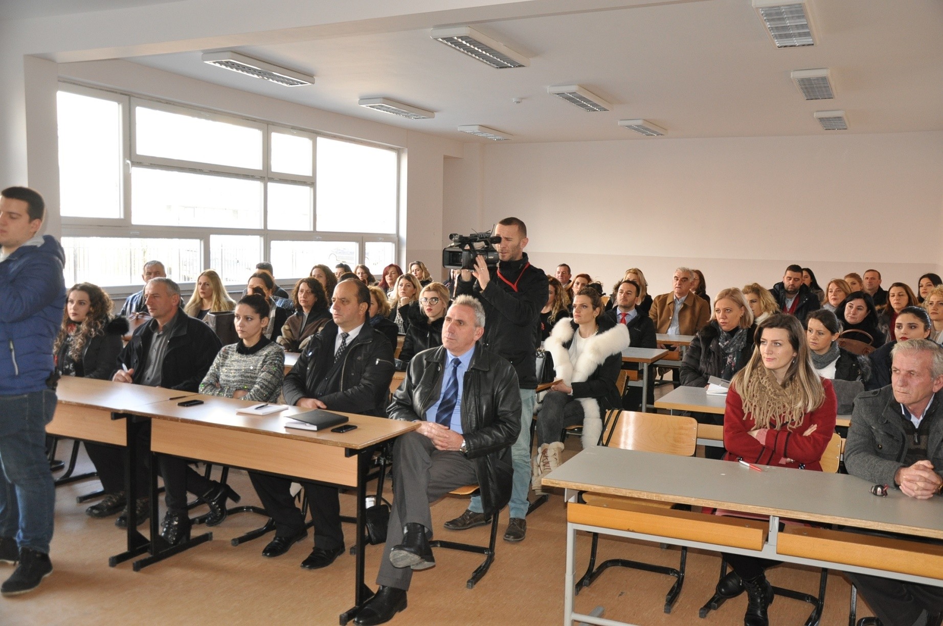 Në Pejë debatohet për profilizimin e mësimdhënësve