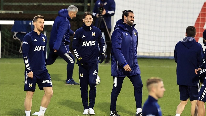 Mesut Özil nënshkruan kontratë me Fenerbahçen