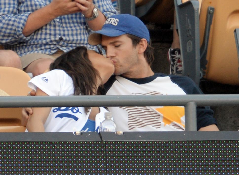 Mila Kunis dhe Ashton Kutcher bëhen prindër 