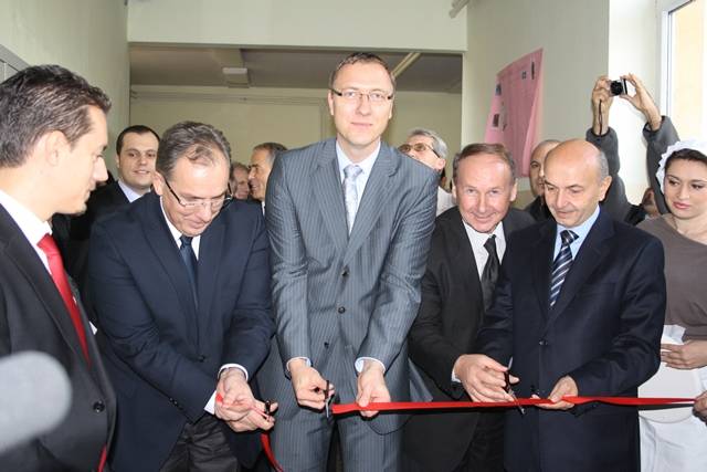 Ministri Buja inauguroi punëtorinë për përpunimin e ushqimit