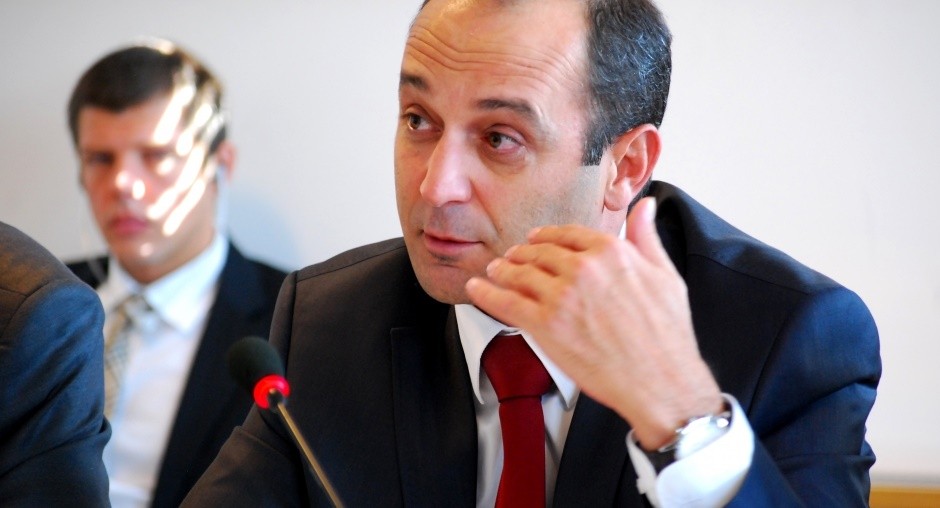 Ministri Gashi e shpallë të hapur procesin e kualifikimit për Investitor Strategjik