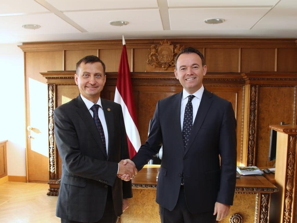 Ministri Faton Peci takohet me homologun e tij letonez, Armands Krauze