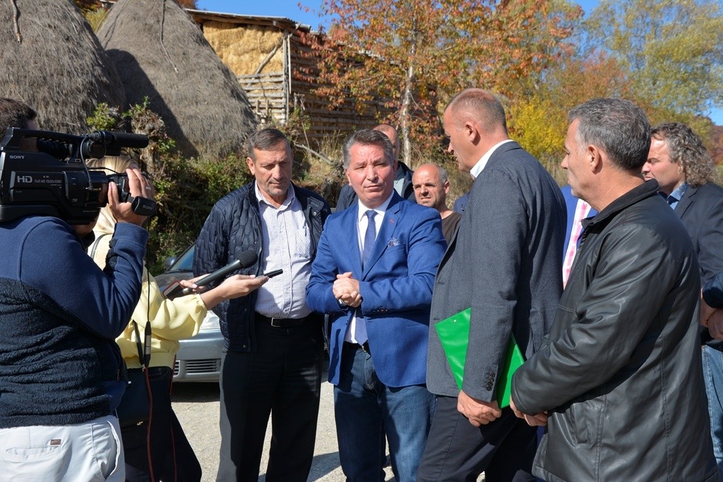 Ministri Lekaj vizitoi zonën e Shalës së Bajgorës