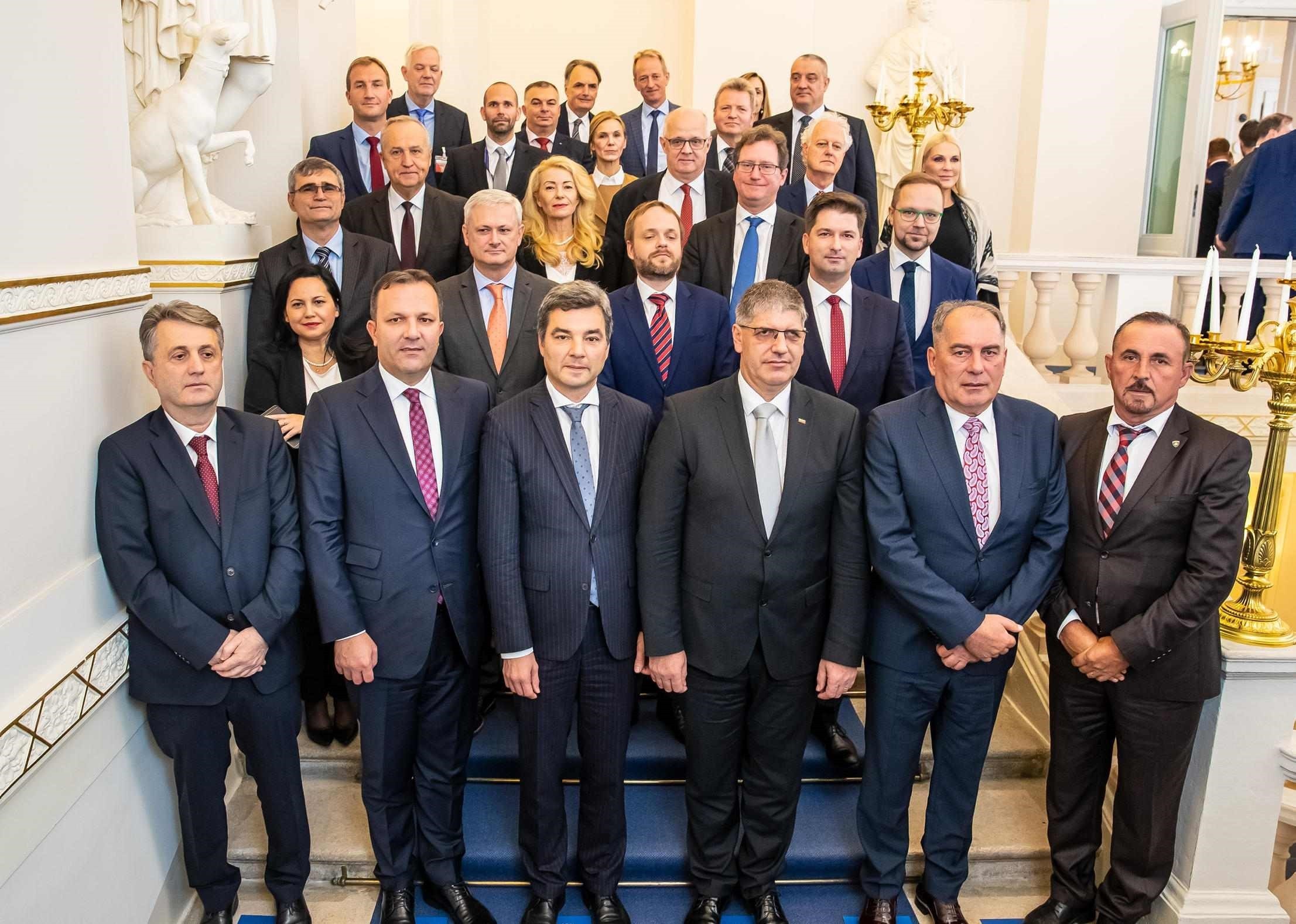 Ministri Mustafa po merr pjesë në Forumin e Salzburgut