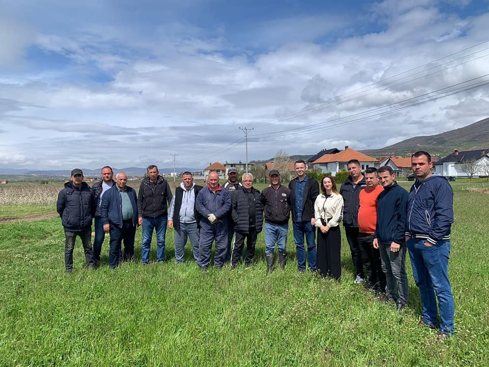 Ministri Peci viziton fermerë nga fshati Kçiq