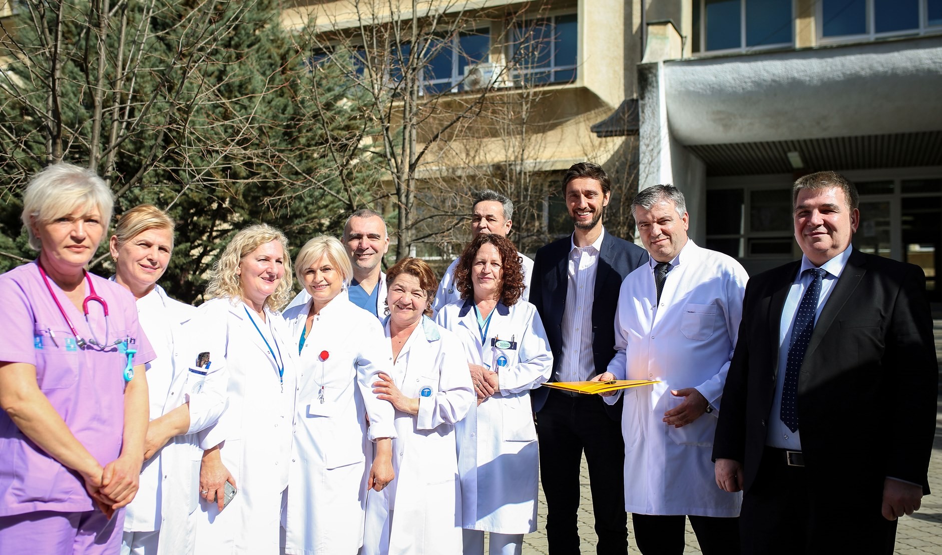 Ministria e Shëndetësisë i dhuron autoambulancë për Neonatologjinë 