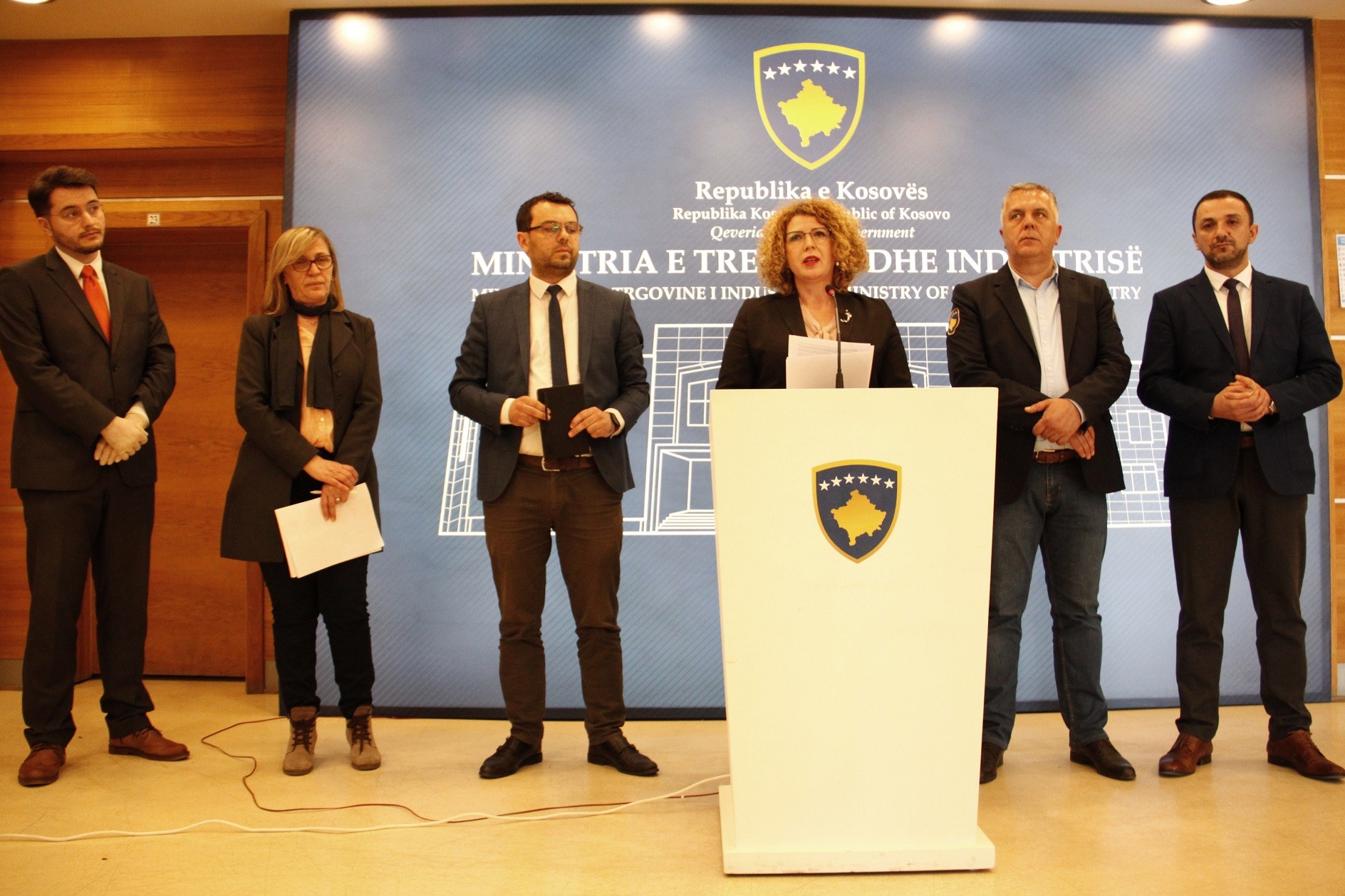 Ministrja e Ekonomisë obligon bizneset që të mos i ngritin çmimet