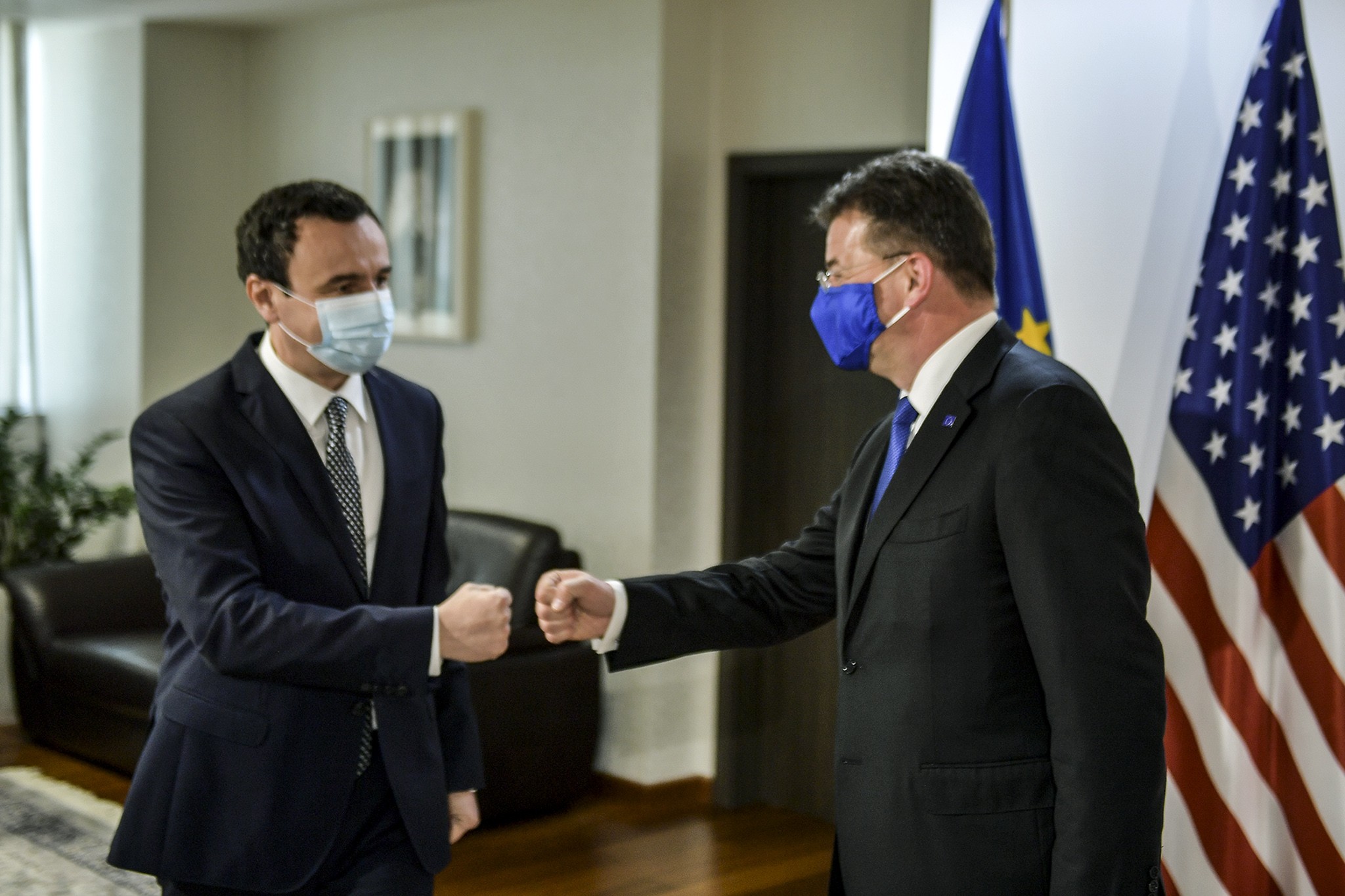 Fillojnë përgatitjet për takimin e parë të dialogut Kosovë - Serbi