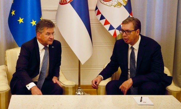 Lajçak viziton sot Serbinë për përgatitjet e takimit Kosovë - Serbi