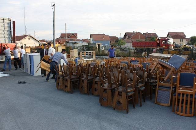 SHBA dhuron mobilje shkollore për shkollat e Kosovës