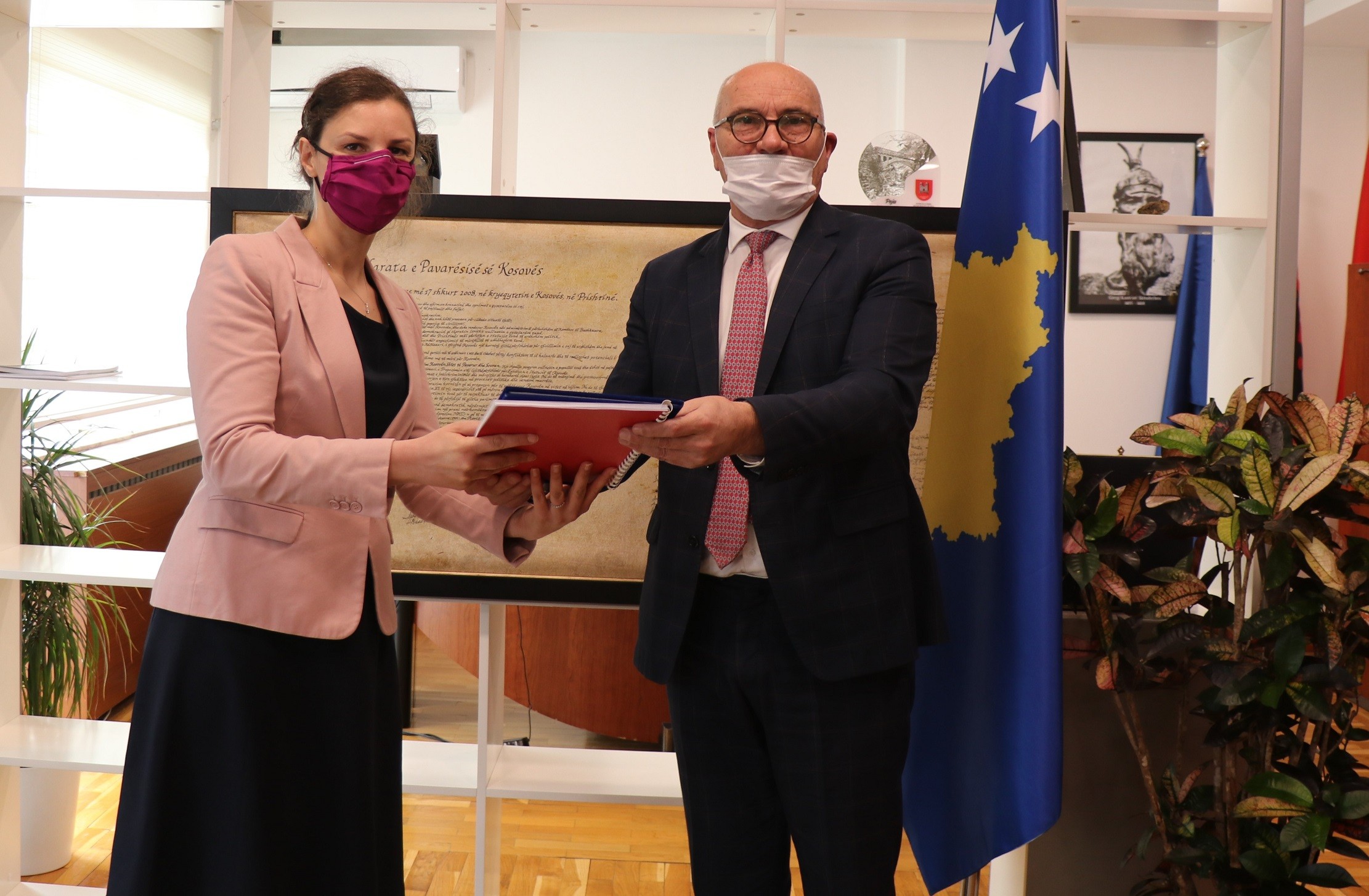 Artane Rizvanolli pranon detyrën e Ministres se Ekonomisë dhe Ambientit