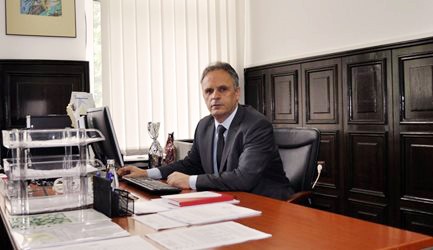 Naser Sahiti zgjedhet rektor i Universitetit të Prishtinës