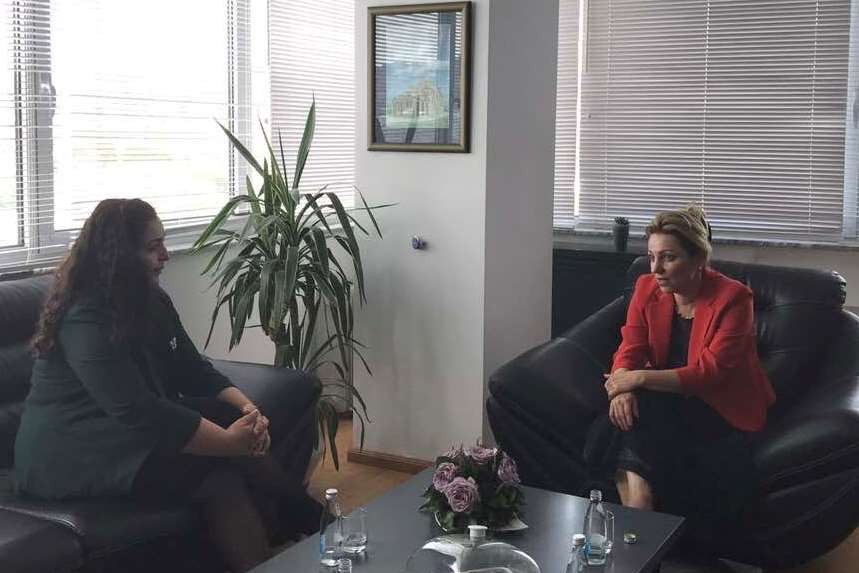Apostolova vazhdon takimet me përfaqësuesit e LDK-së dhe AAK-së