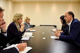 Apostolova fillon takimet me shefat e grupeve dhe komisioneve parlamentare