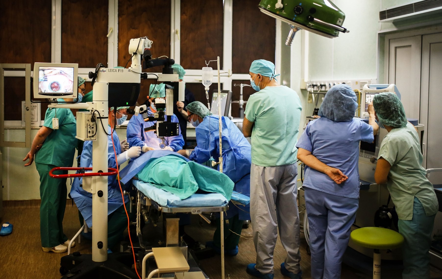 Në Klinikën e Syve u krye operacioni i parë nga kirurgjia vitreoretinale
