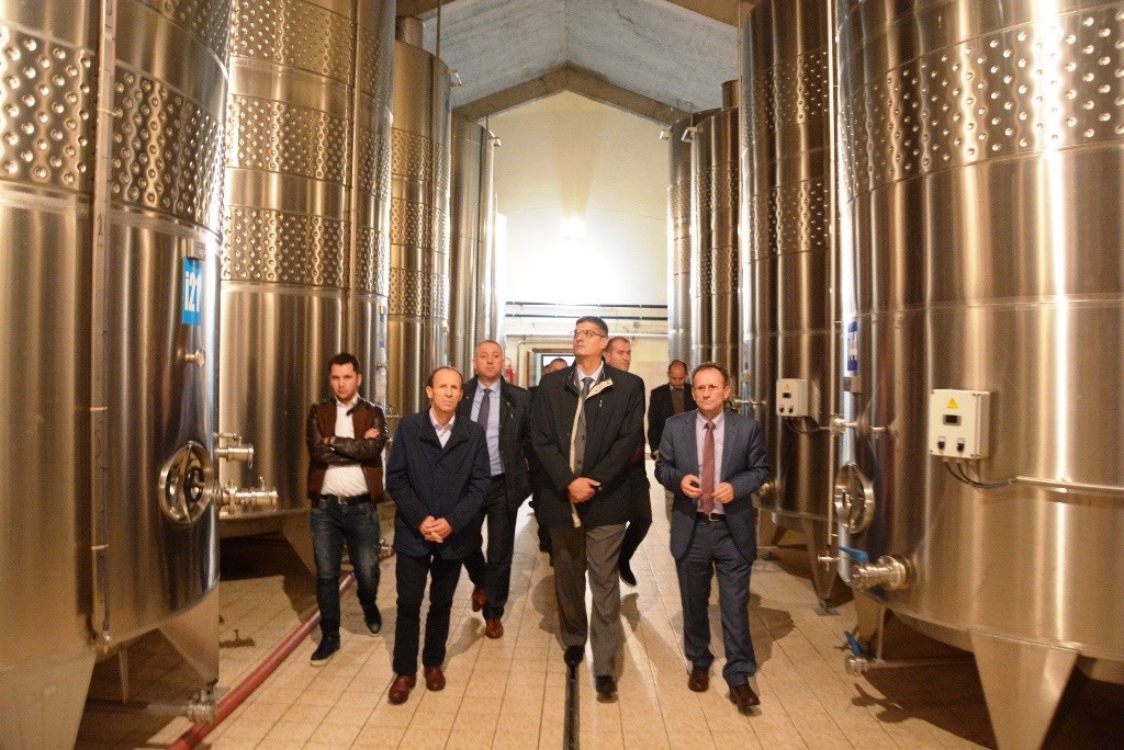 Ministri Rikalo premton përkrahje për vreshtarinë dhe verëtarinë