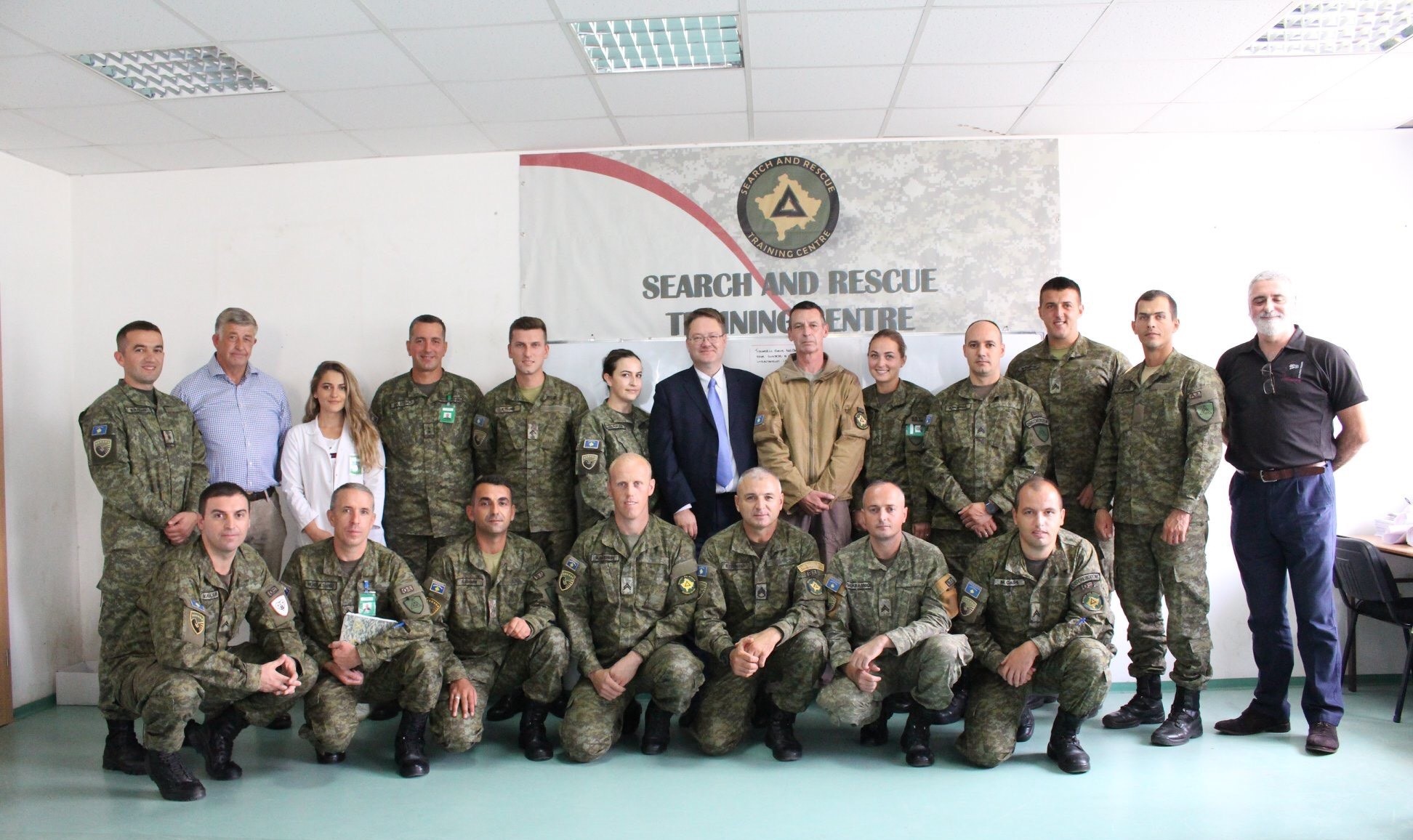 Ambasadori i Britanisë vizitoi Qendrën e Trajnimit për Kërkim Shpëtim të FSK-së