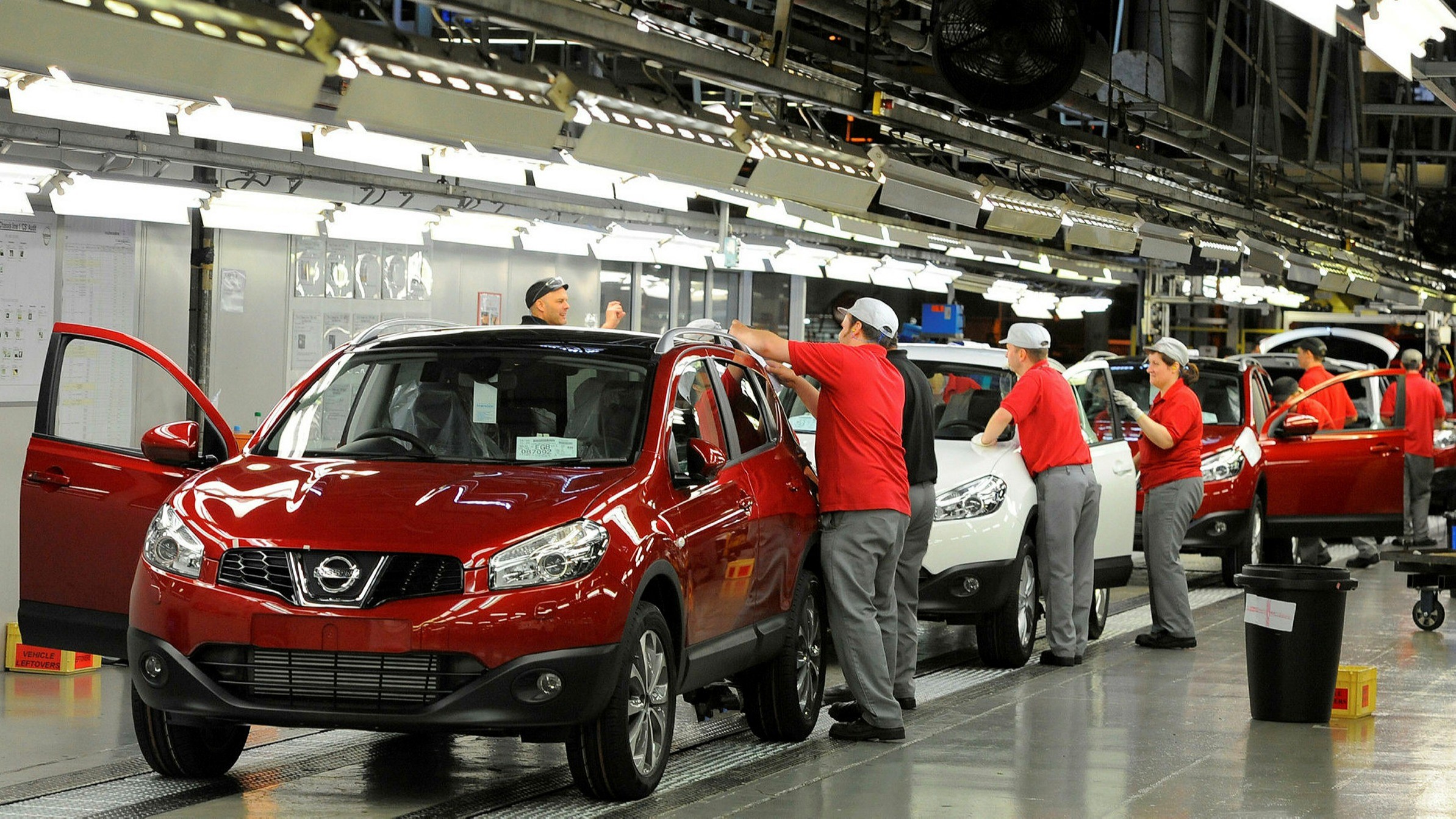 Nissan ndalon përkohësisht prodhimin në disa fabrika pas tërmetit
