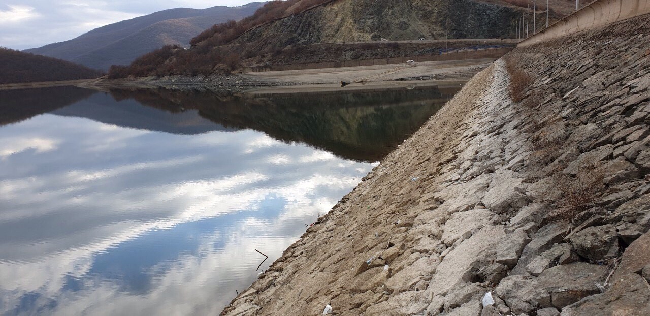 Bie niveli i ujit për 4 metra në liqenet e Badovcit dhe Batllaves