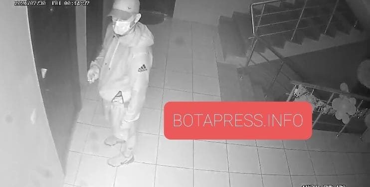 Një person tenton të demolojë redaksinë e Botapress-it