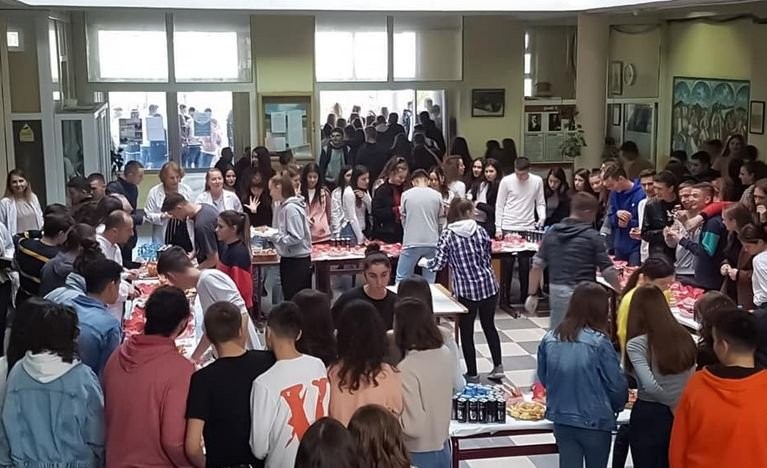 Mbledhin 7760 euro, nxënësit e Ferizajt në ndihmë të prekurve nga tërmeti