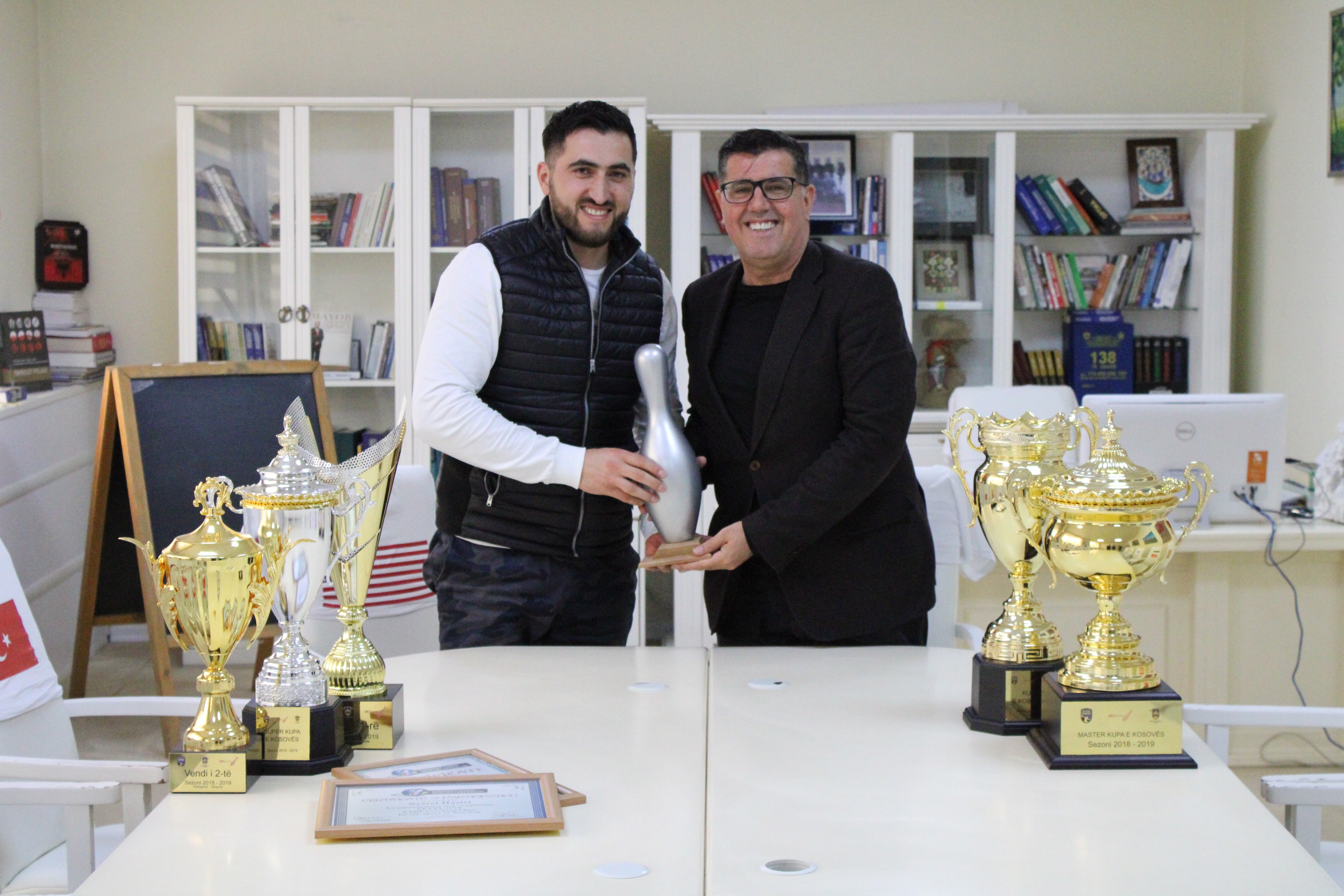 Komuna e Gjilanit përkrahë kampionin e Kosovës në Bowling, Nysret Hazirin