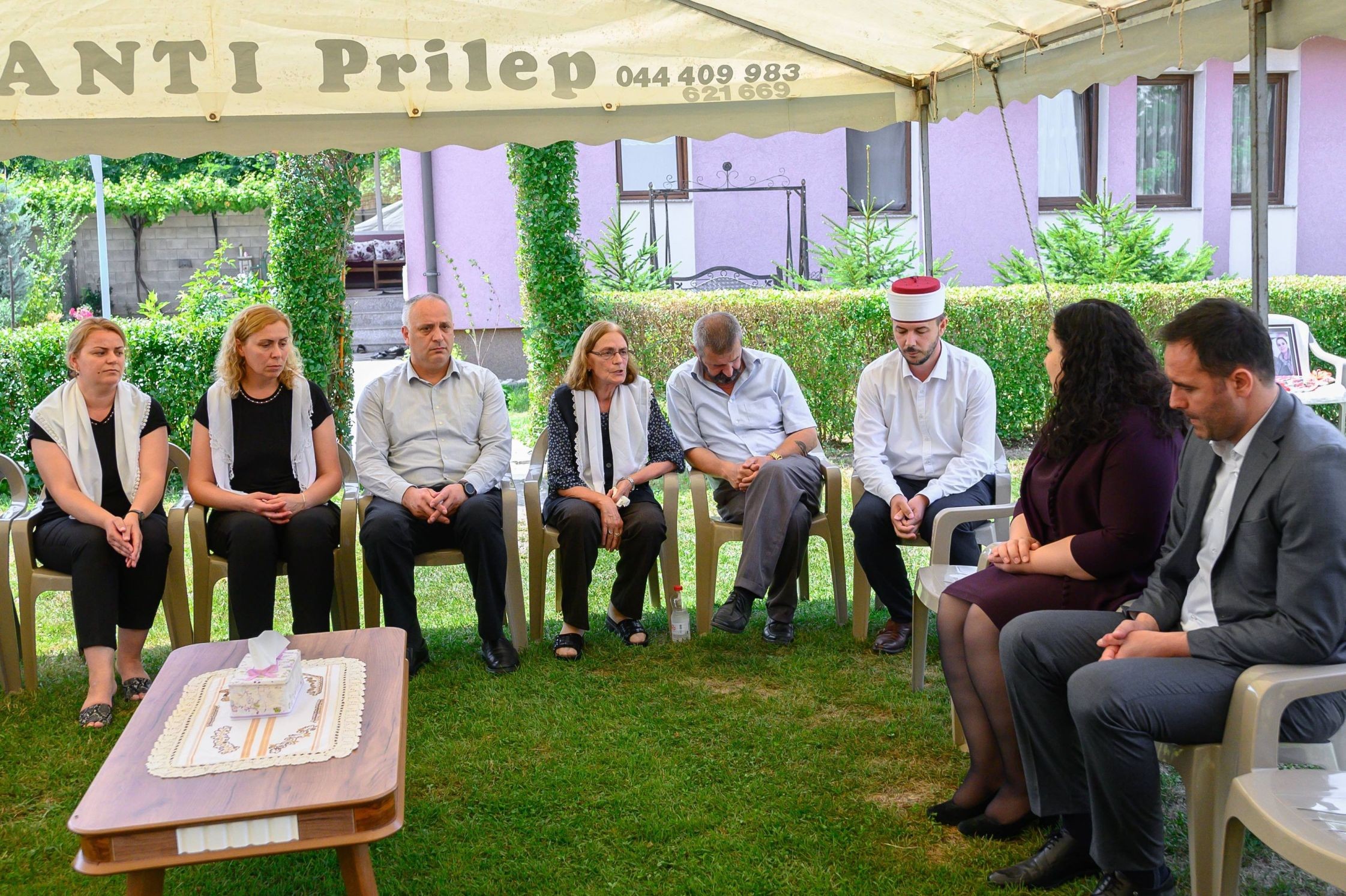Osmani, Konjufca dhe Kurti ngushëlluan familjet e atyre që humbën jetën në aksidentit tragjik