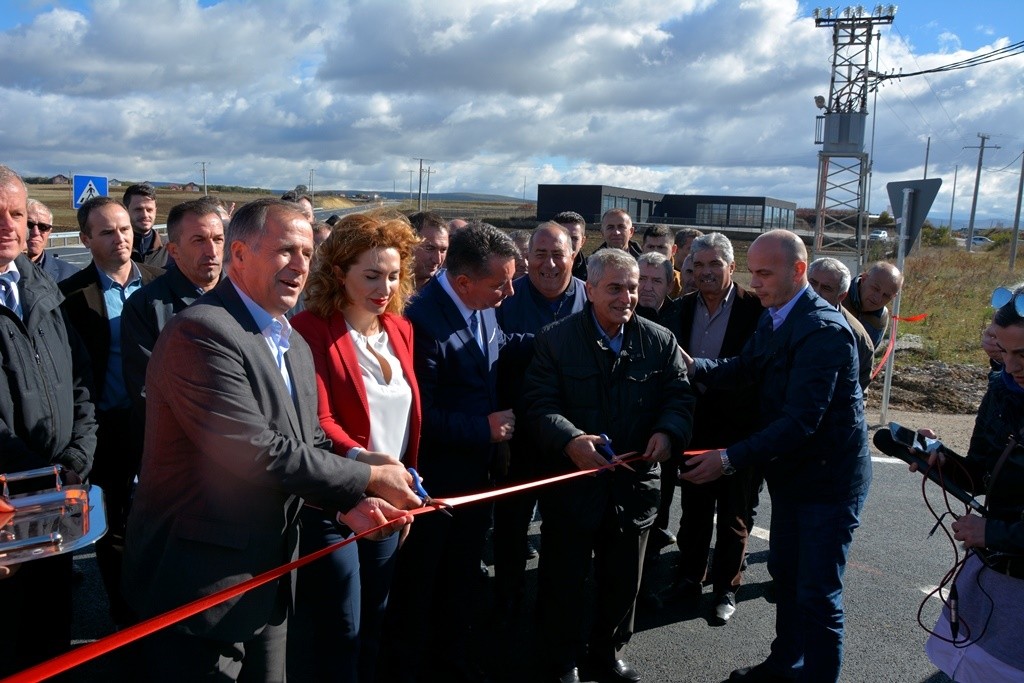 Lekaj e Reshitaj përuruan segmentin e Autostradës Prishtinë - Pejë në Kijevë