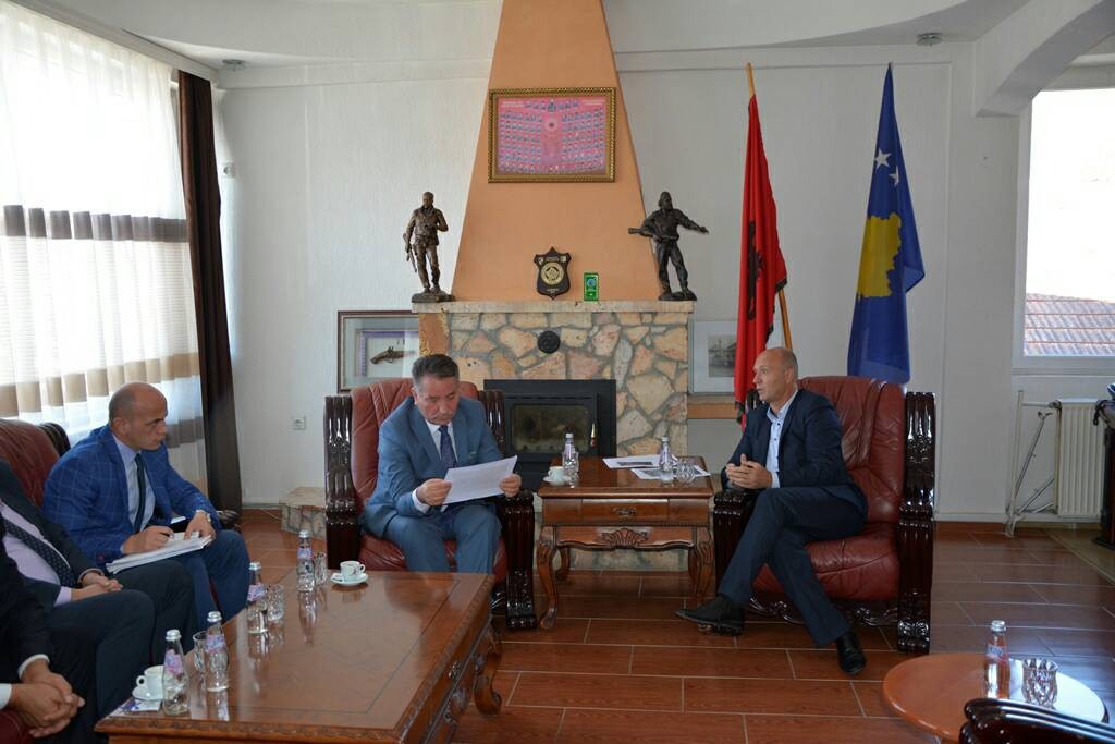 MI do të ndihmojë komunat në përmirësimin e infrastrukturës rrugore