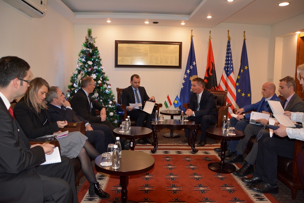 Lekaj dhe delegacioni hungarez shqyrtojnë mundësitë e bashkëpunimit