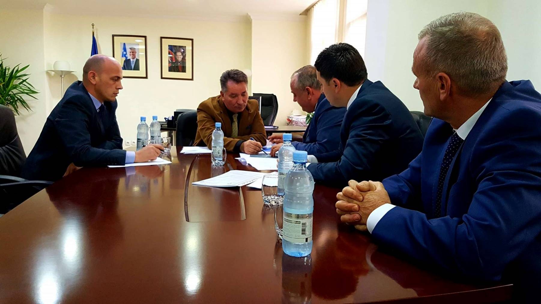 Ministri Lekaj diskuton për problemet e Mamushës, Infrakosit dhe Trainkos