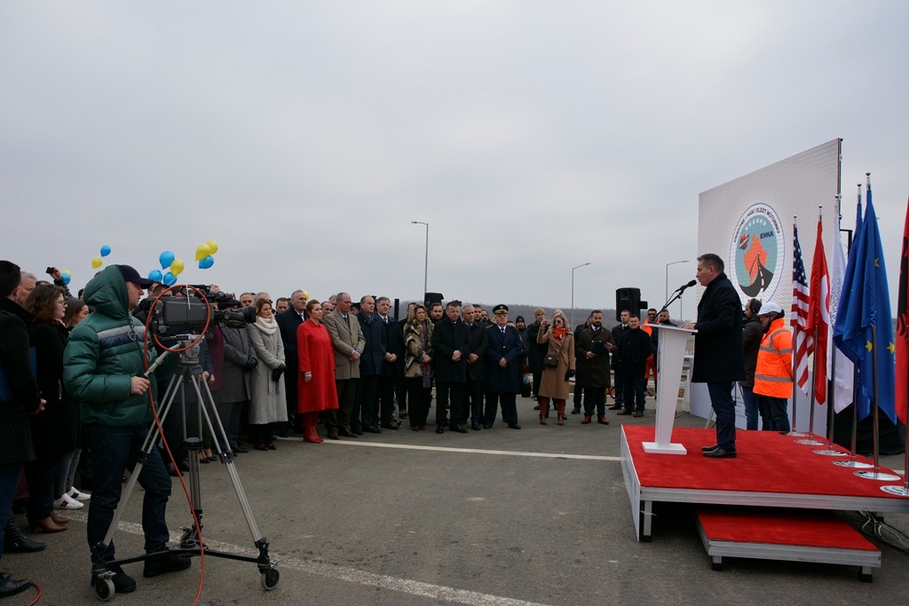 Përurohet segmenti i dytë i autostradës Prishtinë - Shkup 