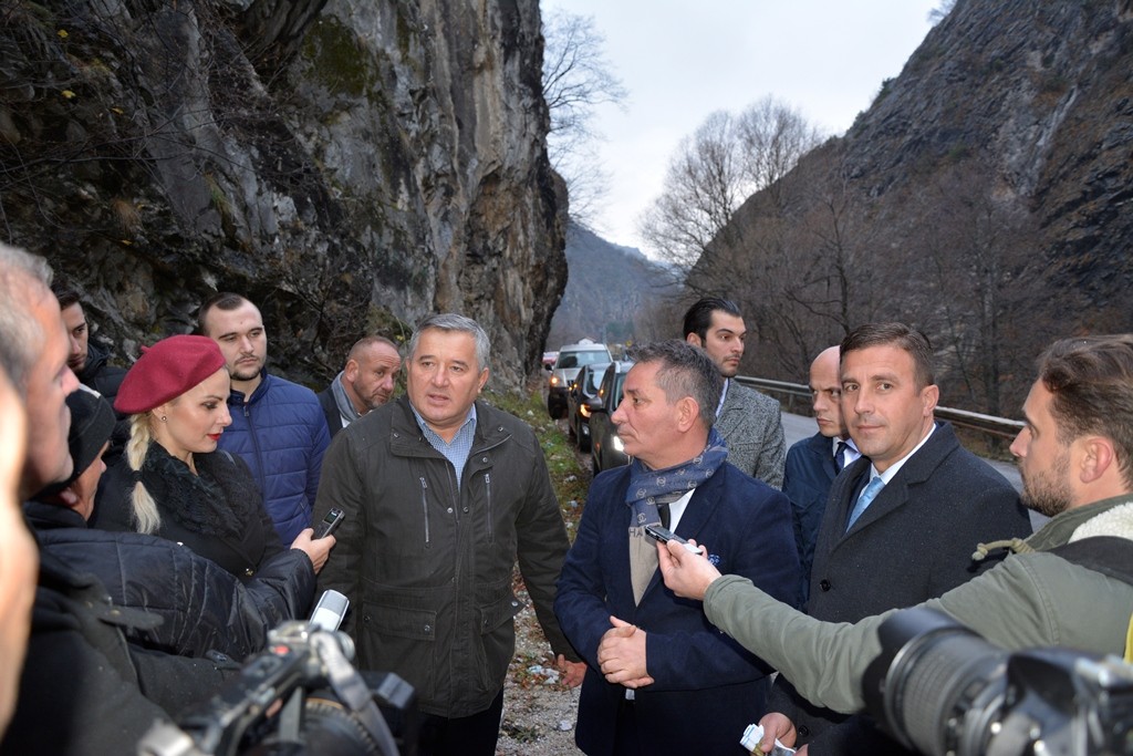 Ministri Lekaj, viziton projektin për zgjerimin të rrugës Prizren - Prevallëâ€‹