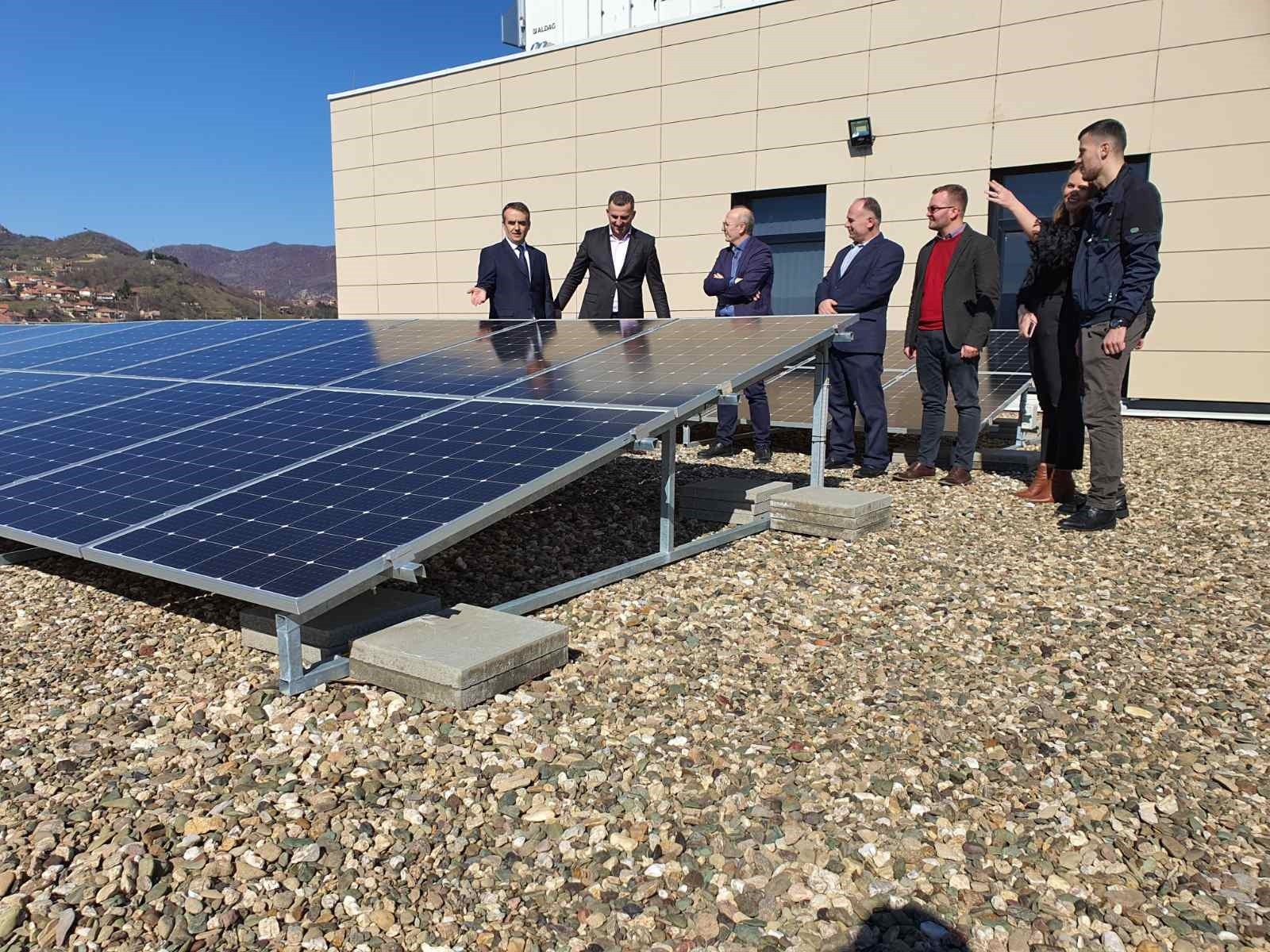 Universiteti i Mitrovicës furnizohet me energji elektrike nëpërmjet paneleve solare