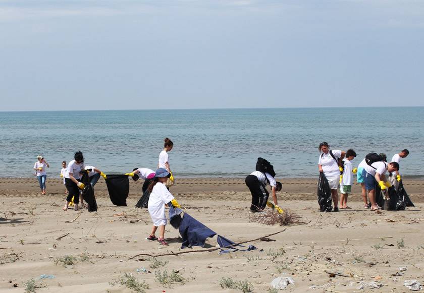Nis pastrimi i plazheve në Shqipëri