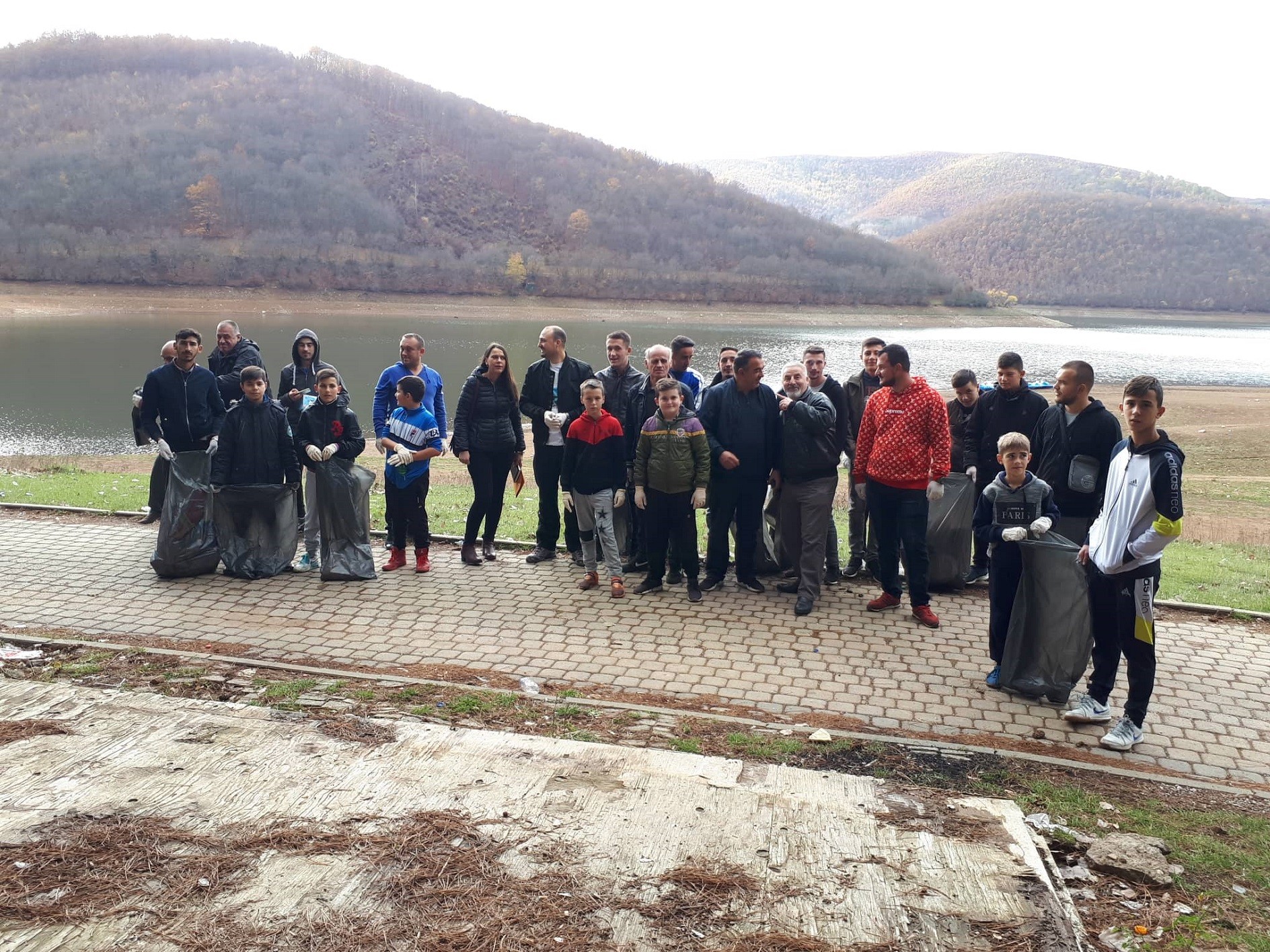 Pastrohet liqeni i Batllavës, apelohet që të mos ndotet uji